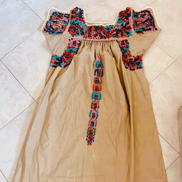 Dresses & Skirts - Vintage Mexican cotton embroidered dress
